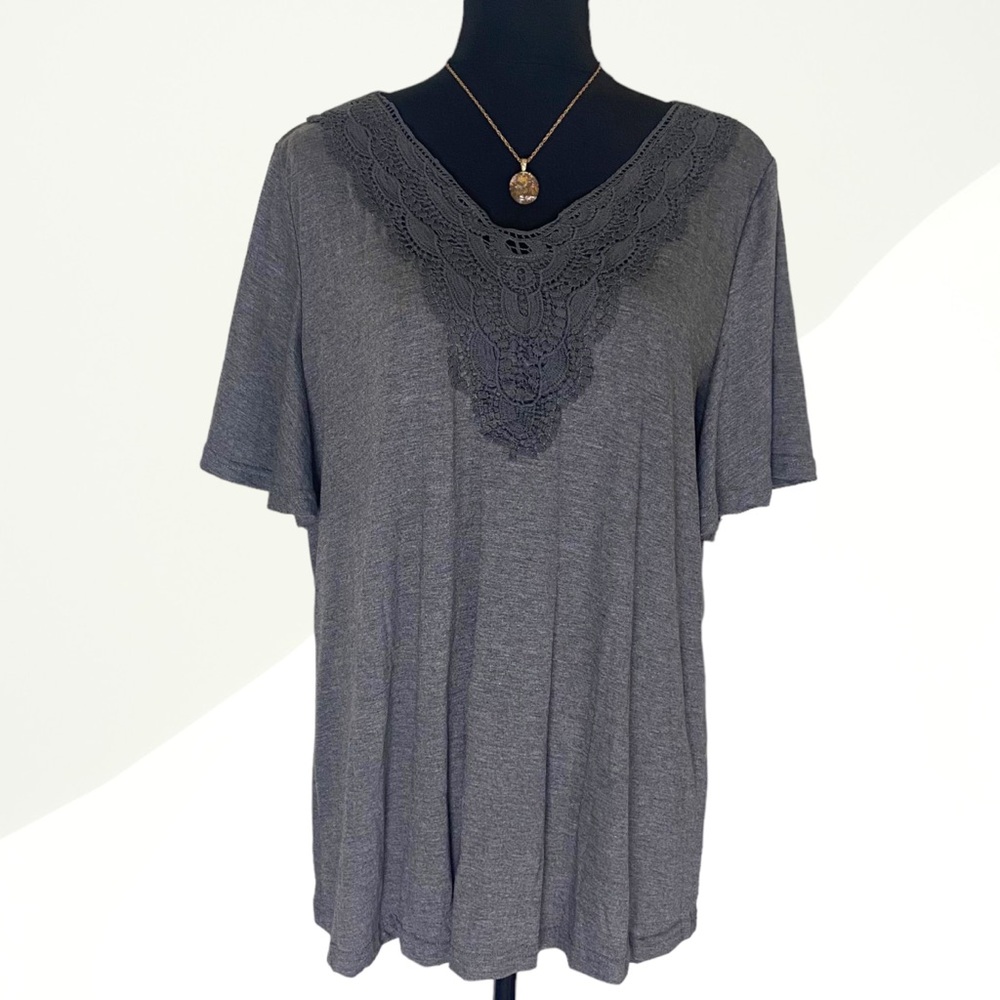 NWT gray knit flowy blouse top with crochet v-nevk accent plus size 14/16